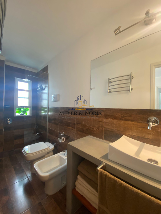 Apartamento ID.184 - Vende apartamento con vista al mar de 3 dormitorios, Punta del Este