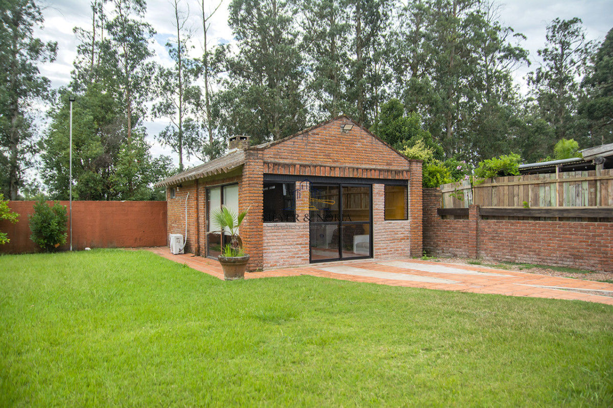 Casa ID.153 - En venta casa de 3 Dormitorios en Jardines de Córdoba con Barbacoa 