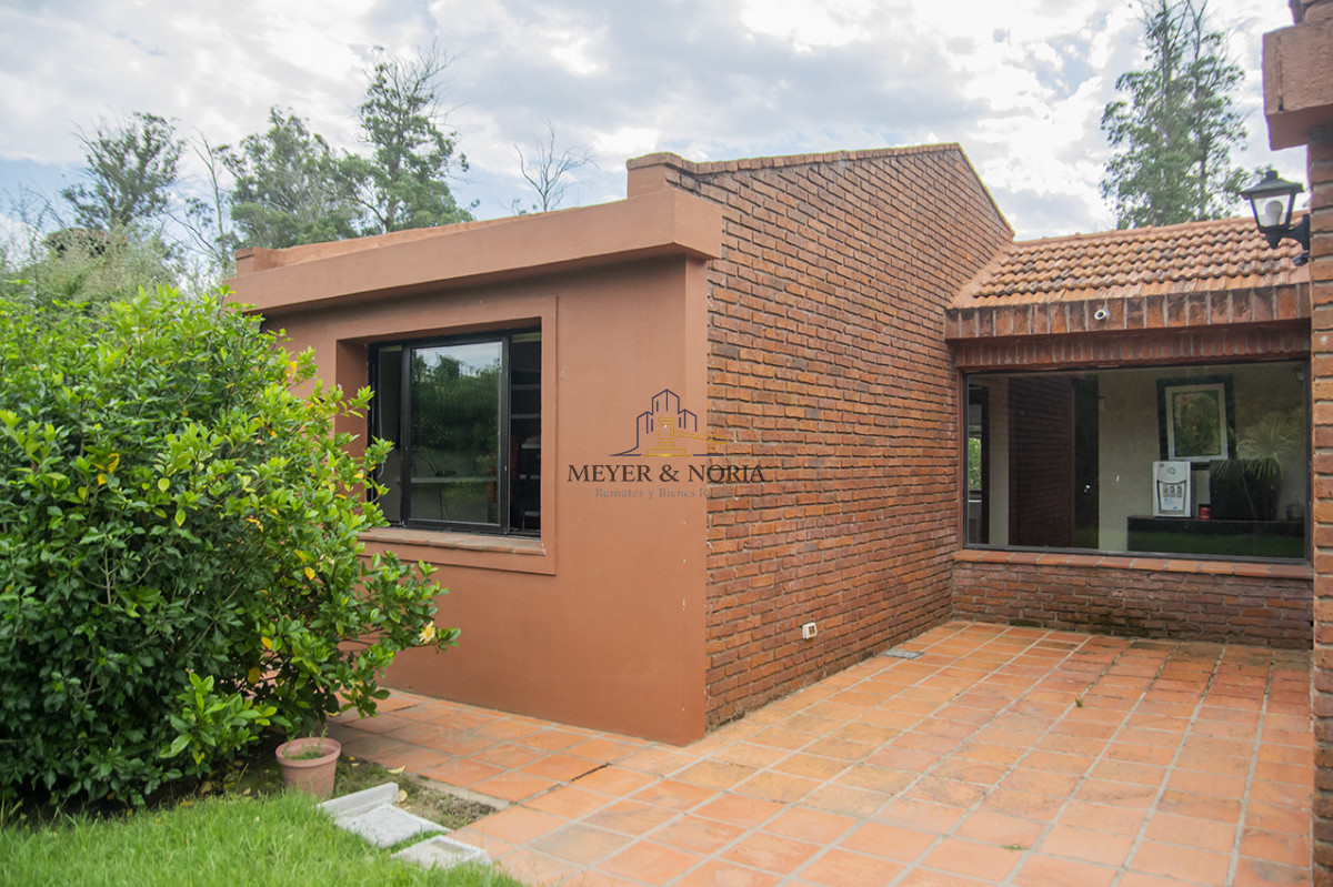 Casa ID.153 - En venta casa de 3 Dormitorios en Jardines de Córdoba con Barbacoa 