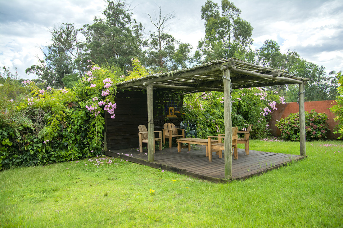 Casa ID.153 - En venta casa de 3 Dormitorios en Jardines de Córdoba con Barbacoa 