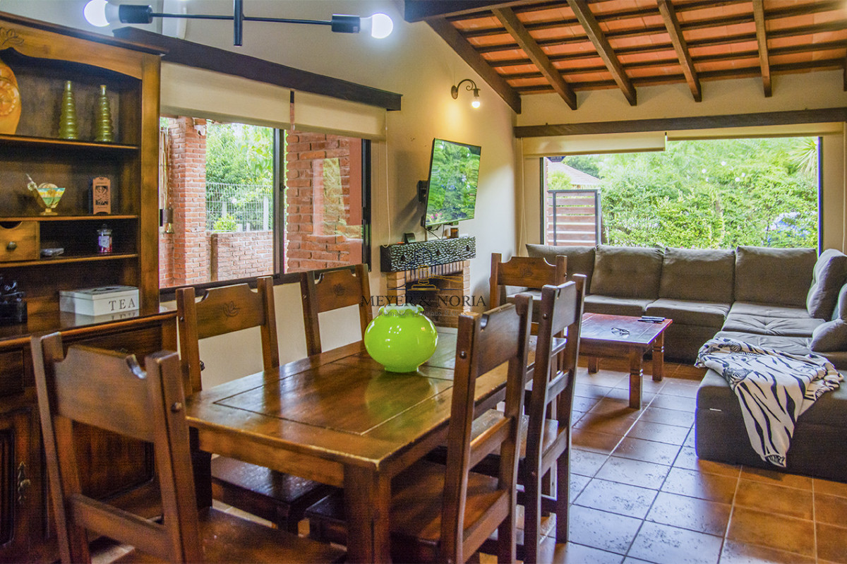 Casa ID.153 - En venta casa de 3 Dormitorios en Jardines de Córdoba con Barbacoa 