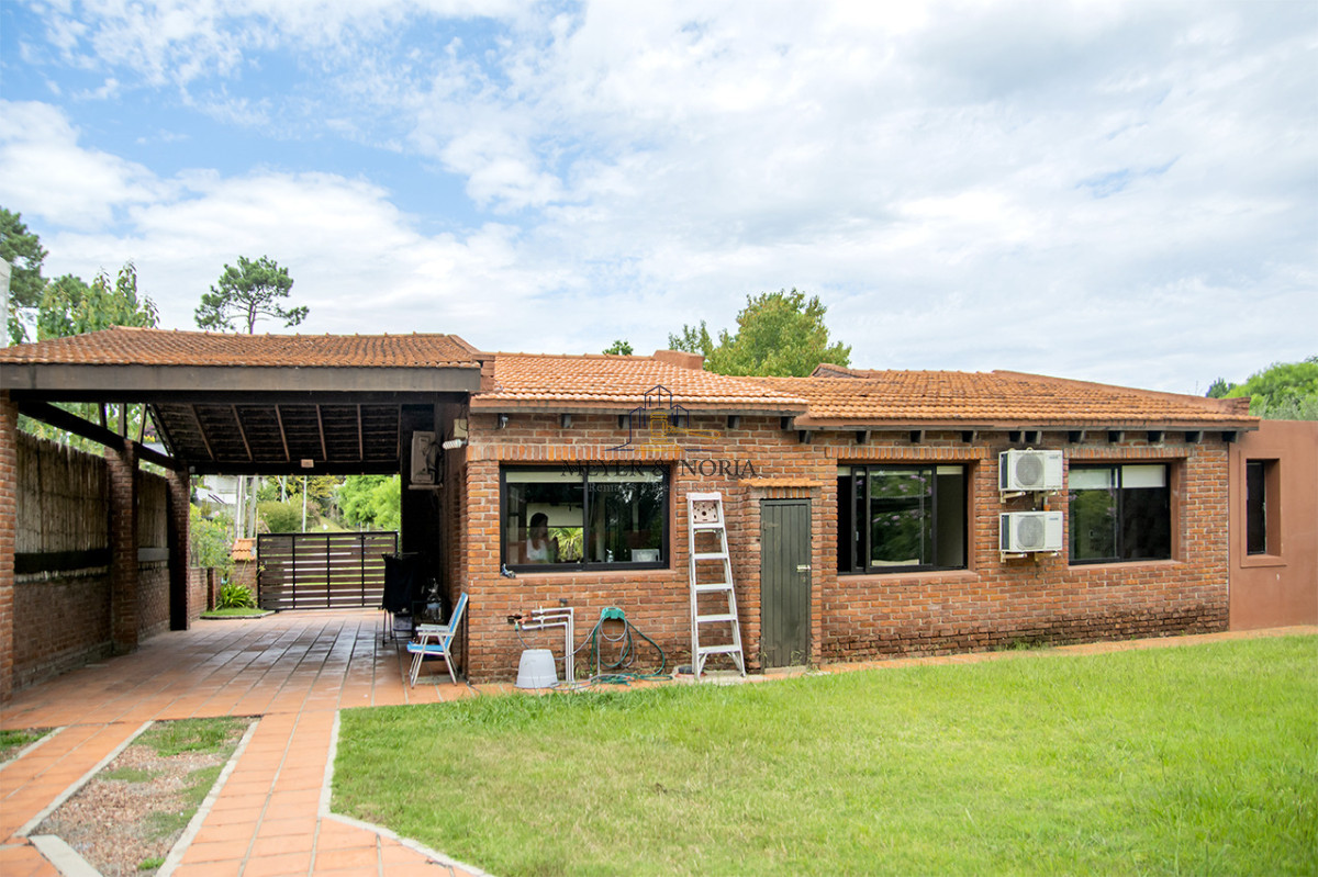 Casa ID.153 - En venta casa de 3 Dormitorios en Jardines de Córdoba con Barbacoa 