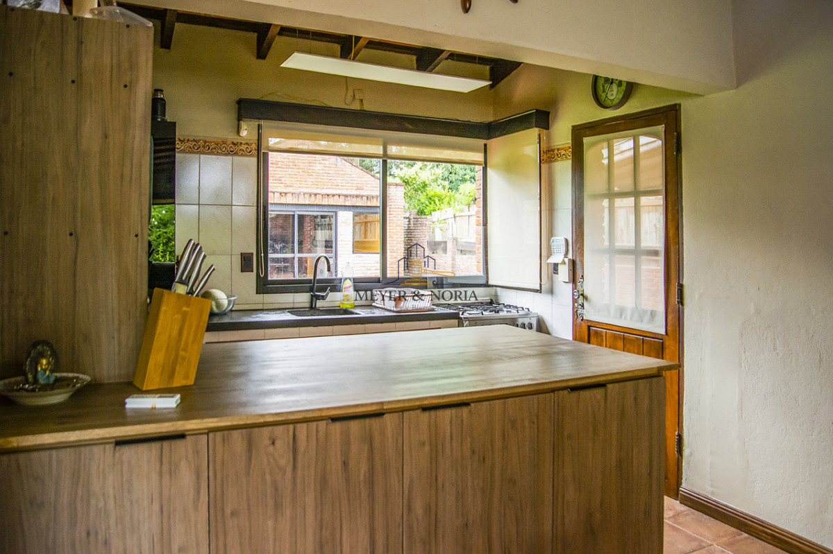 Casa ID.153 - En venta casa de 3 Dormitorios en Jardines de Córdoba con Barbacoa 