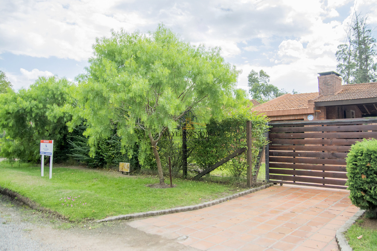 Casa ID.153 - En venta casa de 3 Dormitorios en Jardines de Córdoba con Barbacoa 