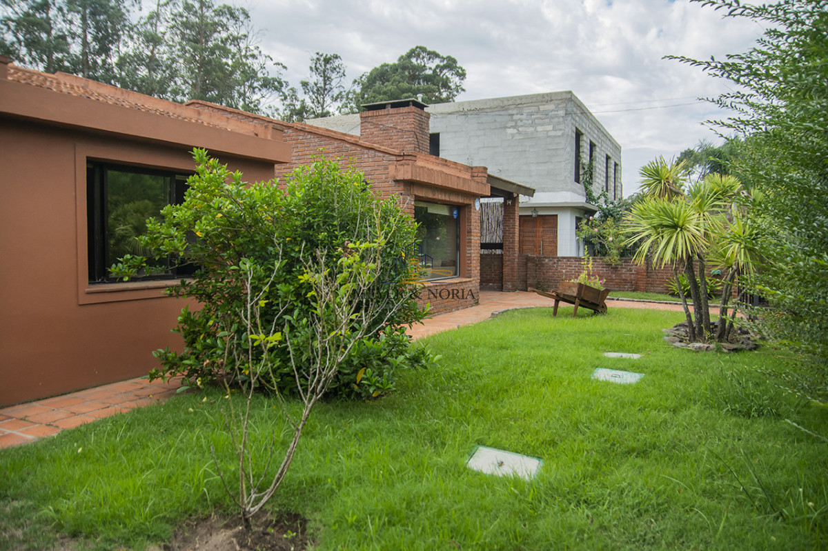 Casa ID.153 - En venta casa de 3 Dormitorios en Jardines de Córdoba con Barbacoa 