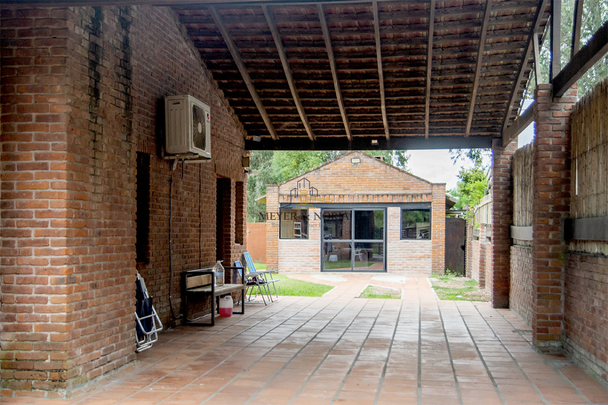 Casa ID.153 - En venta casa de 3 Dormitorios en Jardines de Córdoba con Barbacoa 