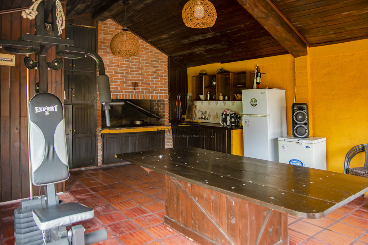 Casa ID.153 - En venta casa de 3 Dormitorios en Jardines de Córdoba con Barbacoa 