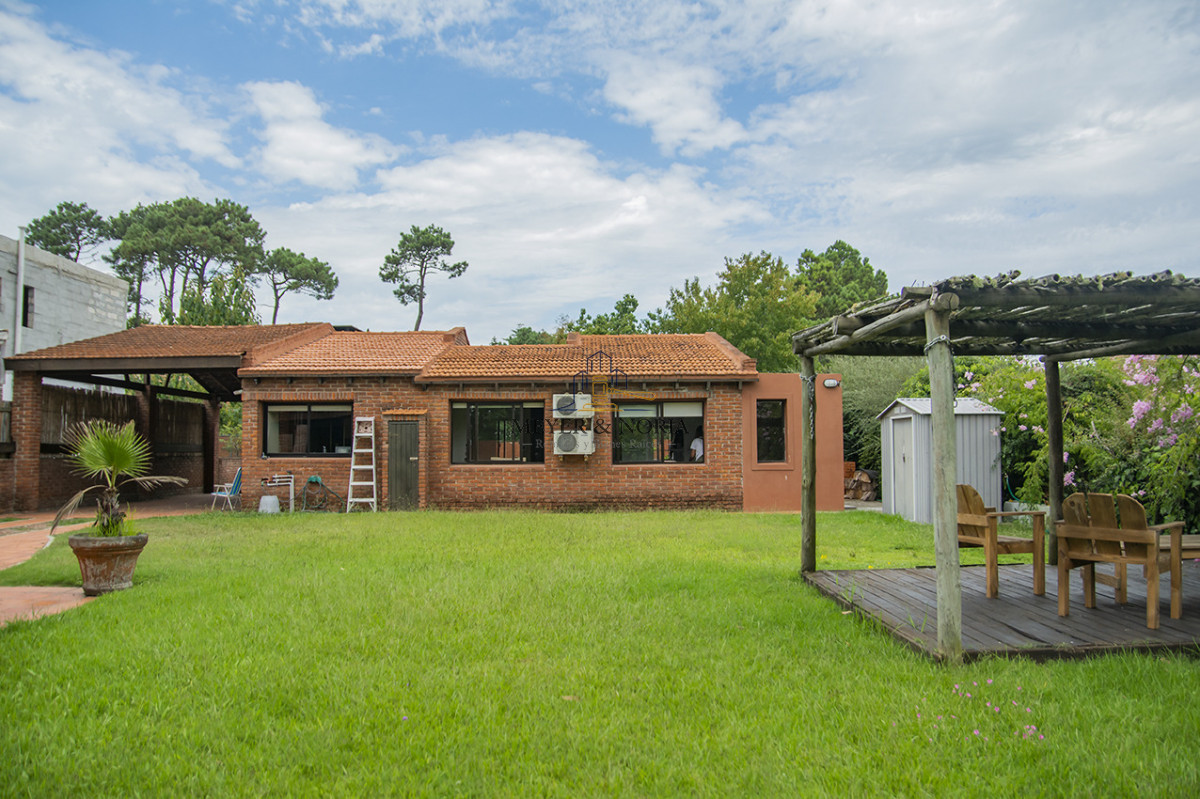 Casa ID.153 - En venta casa de 3 Dormitorios en Jardines de Córdoba con Barbacoa 