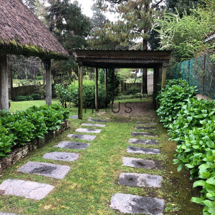 Casa ID.102 - Casa 3 dormitorios a la venta en Pinares Punta del Este