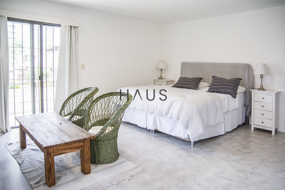 Casa ID.736 - Excelente chalet de 5 dormitorios en venta a pasos de Playa Mansa Punta del Este