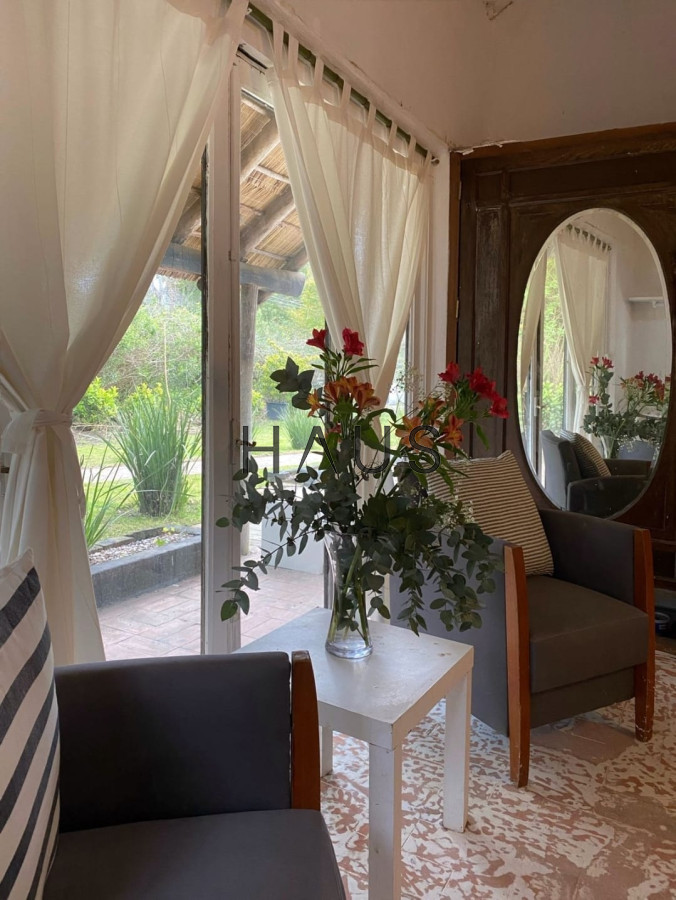 Casa ID.810 - Amplia casa a la venta en Punta del Este de 6 dormitorios en el Tesoro a 200 mts de ruta 10