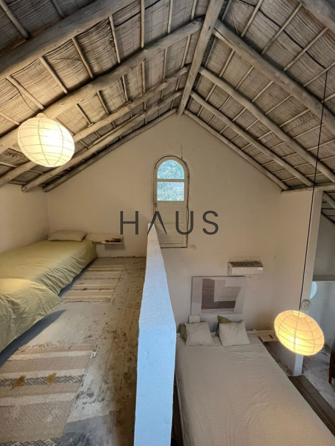 Casa ID.810 - Amplia casa a la venta en Punta del Este de 6 dormitorios en el Tesoro a 200 mts de ruta 10