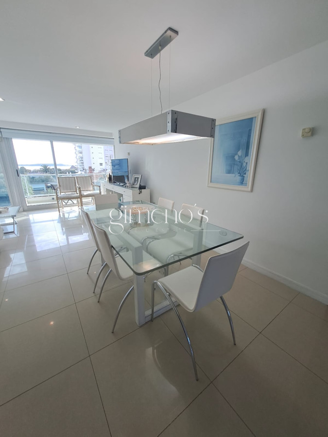 Apartamento ID.913 - Apartamento en Playa Mansa a la venta 3 Dormitorios con vista