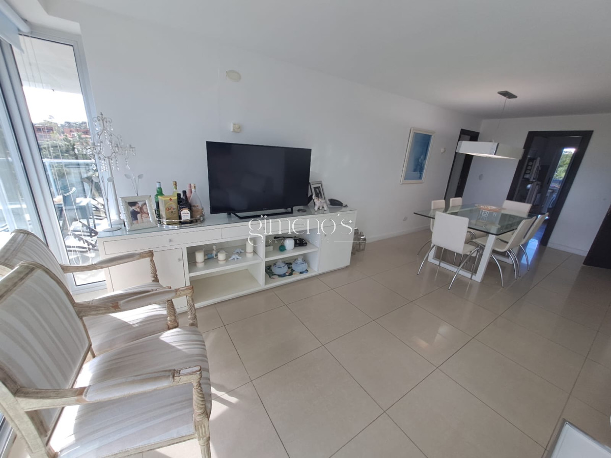 Apartamento ID.913 - Apartamento en Playa Mansa a la venta 3 Dormitorios con vista