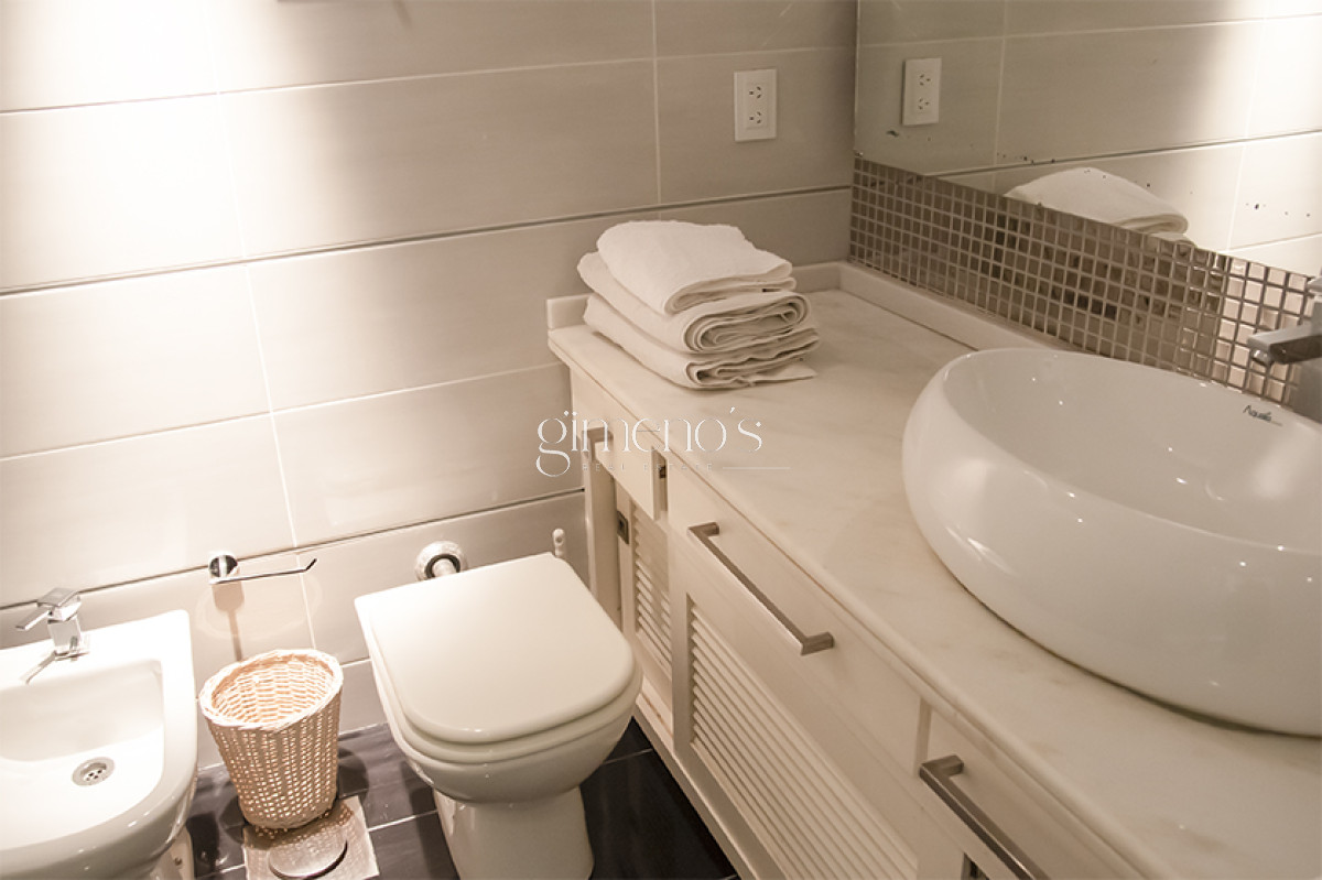 Apartamento ID.675 - Apartamento en Venta 3 Dormitorios en  zona Puerto de Punta del Este.