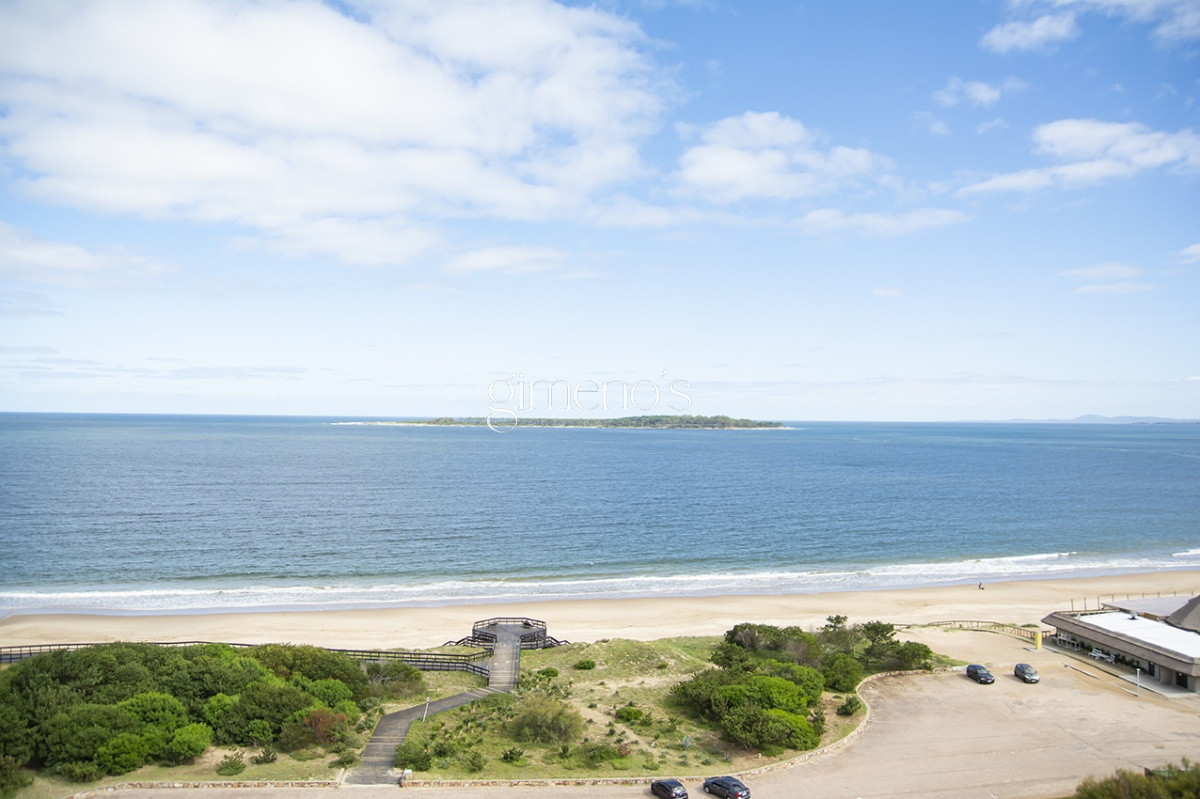 Apartamento ID.1260 - Apartamento de 3 dormitorios en Venta primeras paradas de Playa Mansa 