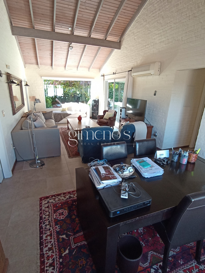 Casa ID.1360 - Casa en Venta de 3 dormitorios en Playa Mansa - Punta del Este