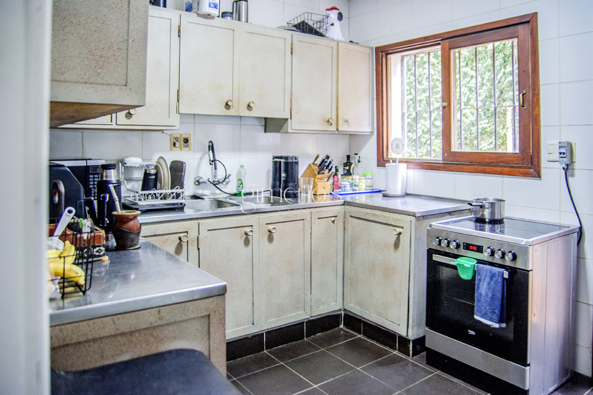 Casa ID.1242 - Excelente chalet de 5 dormitorios en venta a pasos de Playa Mansa Punta del Este