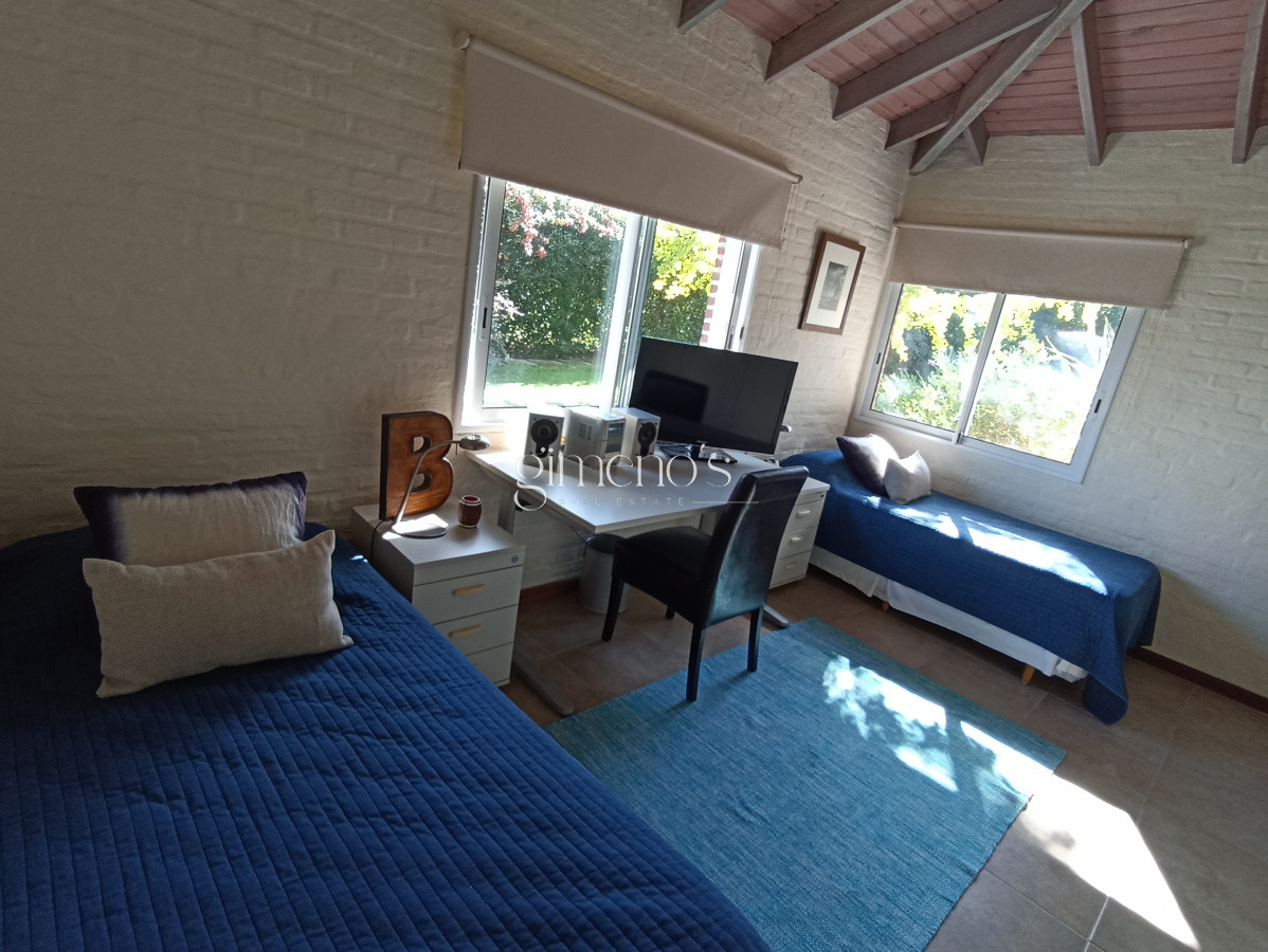 Casa ID.1360 - Casa en Venta de 3 dormitorios en Playa Mansa - Punta del Este