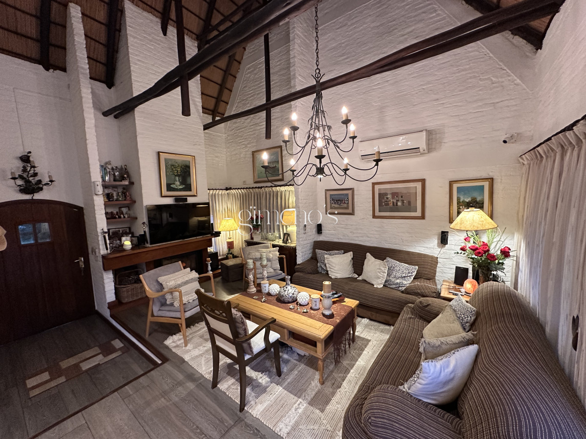 Casa ID.553 - Hermosa casa en Venta de 3 Dormitorios - San Rafael - Punta del Este 