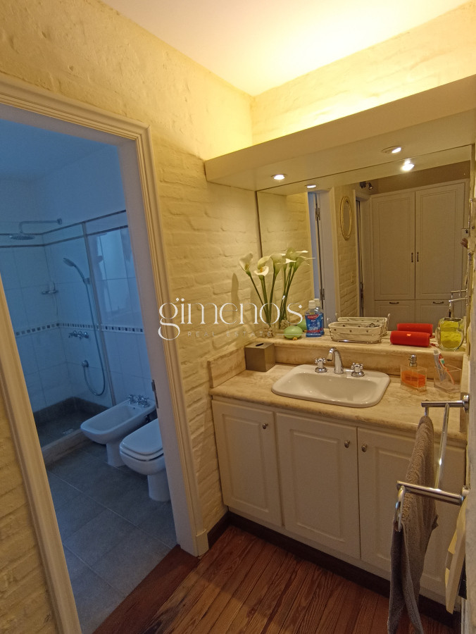 Casa ID.1360 - Casa en Venta de 3 dormitorios en Playa Mansa - Punta del Este