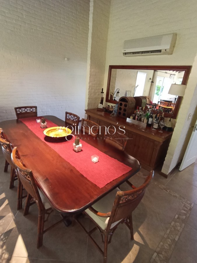 Casa ID.1360 - Casa en Venta de 3 dormitorios en Playa Mansa - Punta del Este