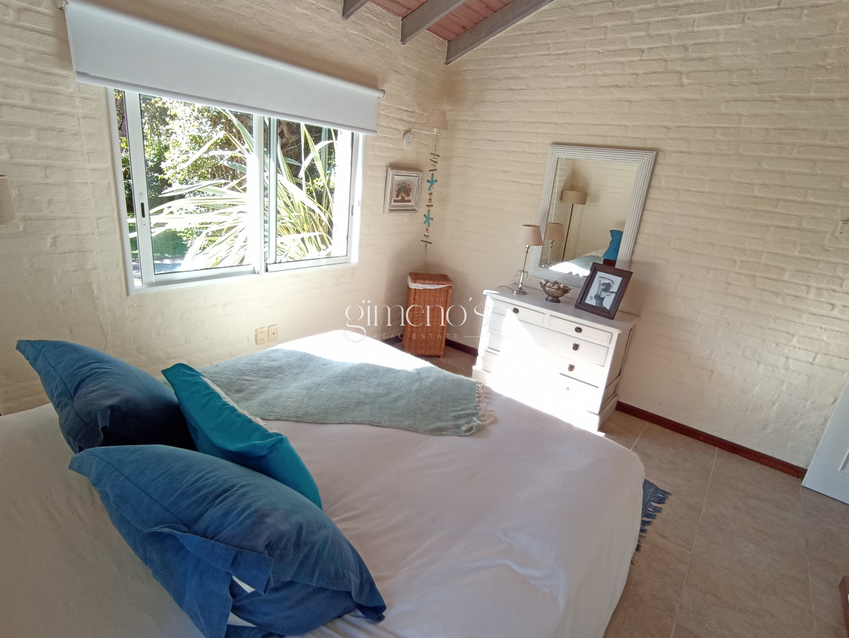 Casa ID.1360 - Casa en Venta de 3 dormitorios en Playa Mansa - Punta del Este