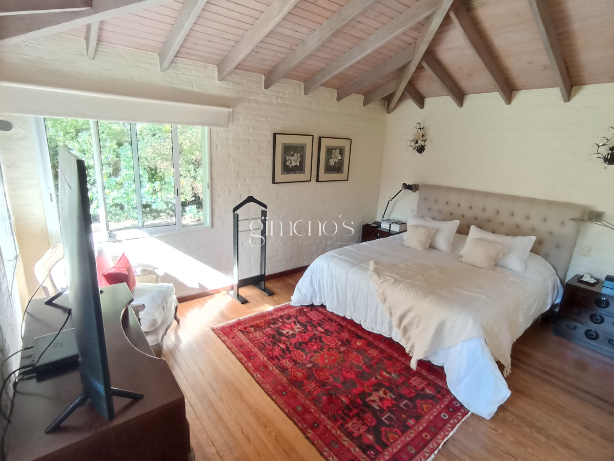 Casa ID.1360 - Casa en Venta de 3 dormitorios en Playa Mansa - Punta del Este