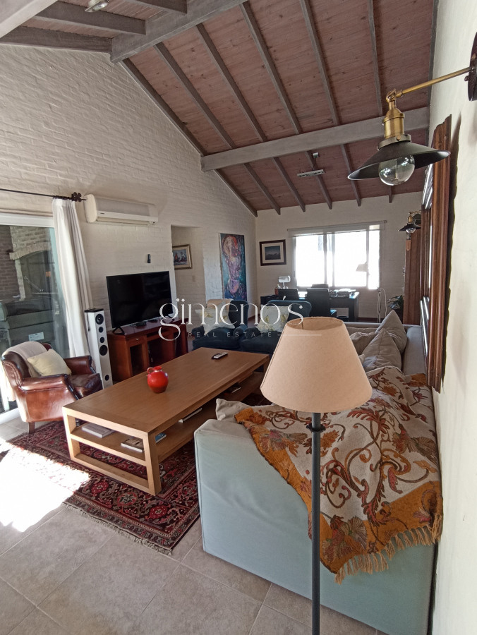 Casa ID.1360 - Casa en Venta de 3 dormitorios en Playa Mansa - Punta del Este