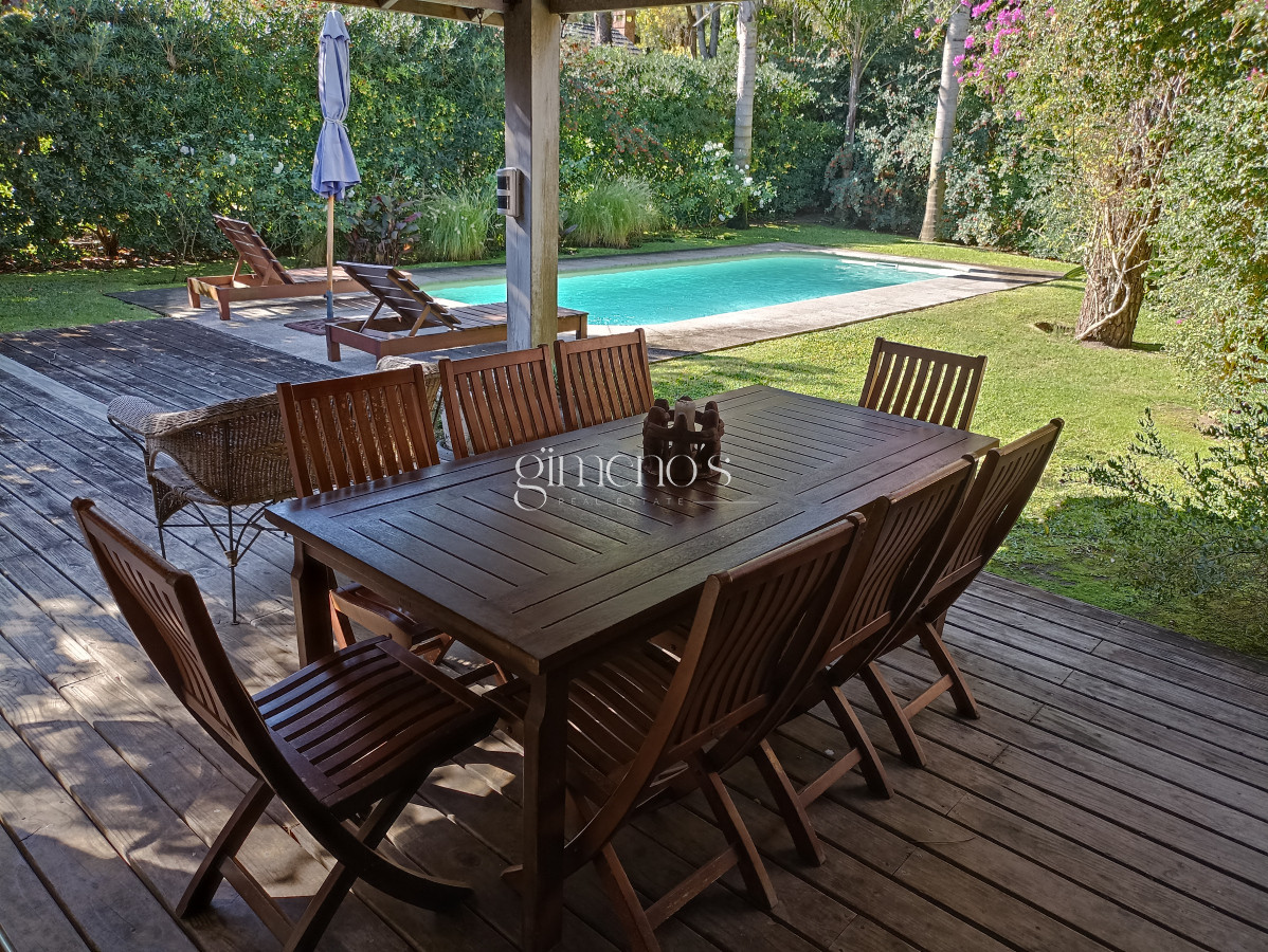 Casa ID.1360 - Casa en Venta de 3 dormitorios en Playa Mansa - Punta del Este