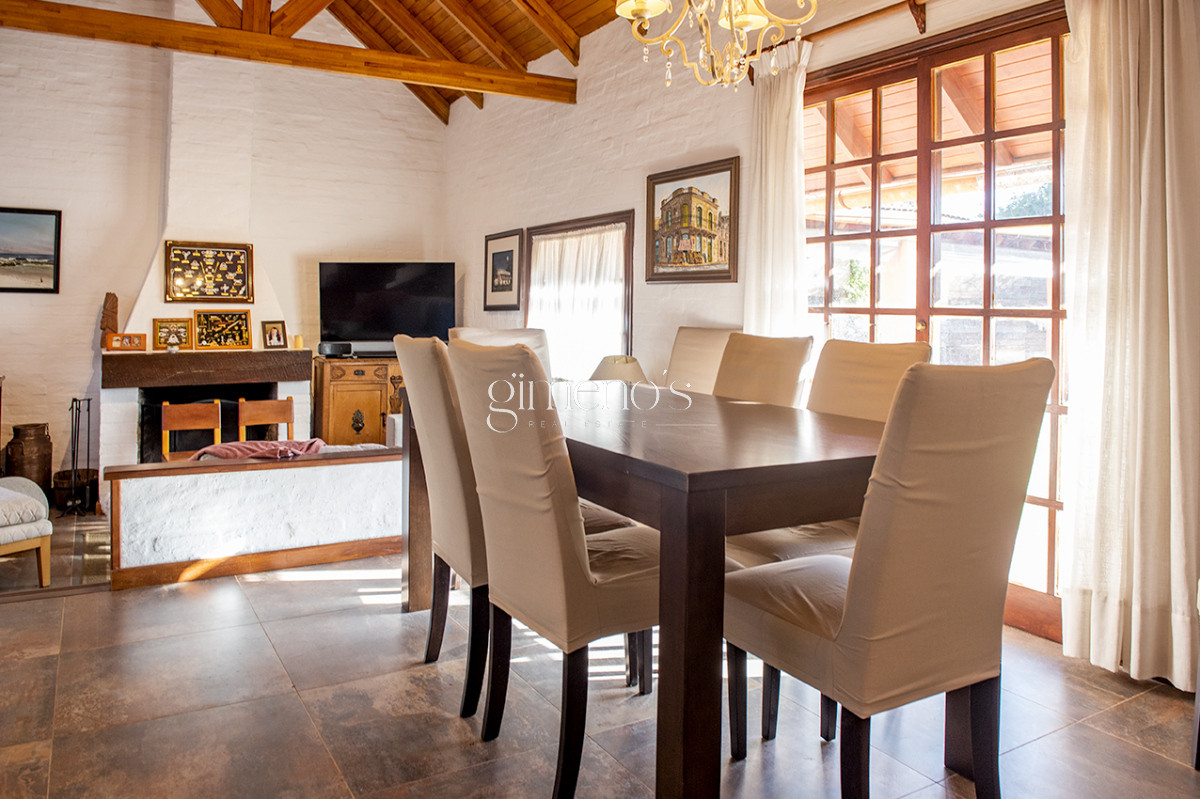 Casa ID.106 - Muy linda casa en venta, zona inmejorable, 3 dormitorios y servicio
