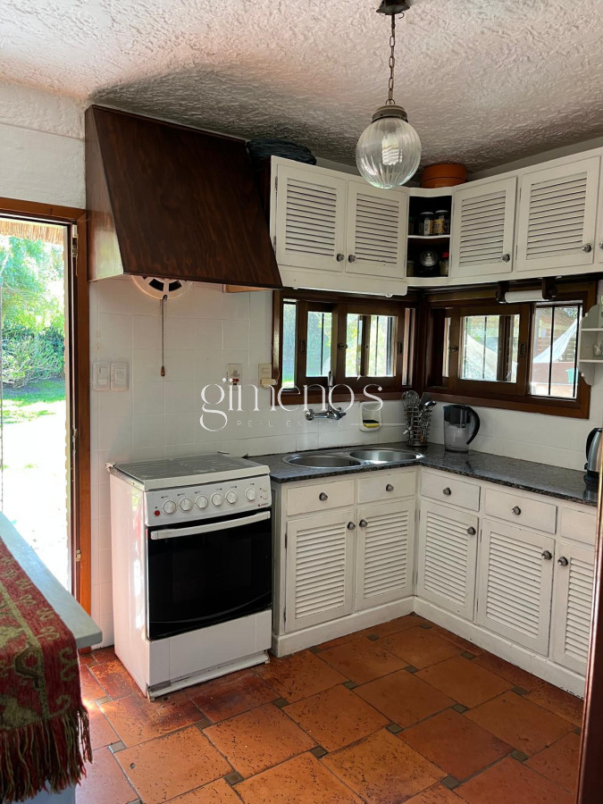 Casa ID.1139 - Hermosa cabaña de 4 dormitorios en venta a metros de Playa Mansa, Punta del Este, Pinares