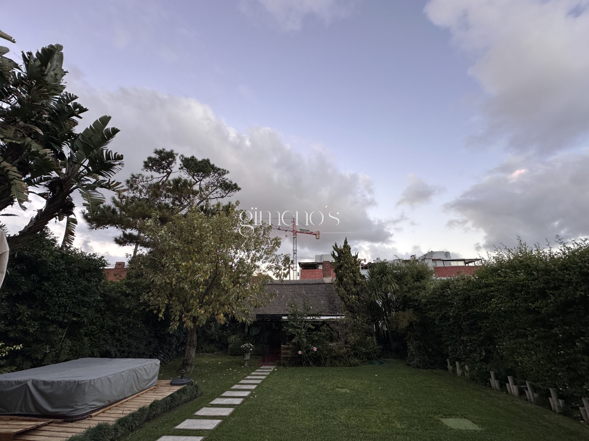 Casa ID.553 - Hermosa casa en Venta de 3 Dormitorios - San Rafael - Punta del Este 