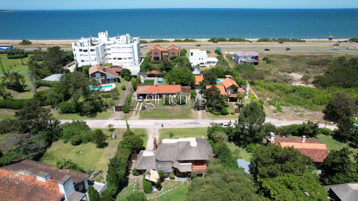Casa ID.1139 - Hermosa cabaña de 4 dormitorios en venta a metros de Playa Mansa, Punta del Este, Pinares