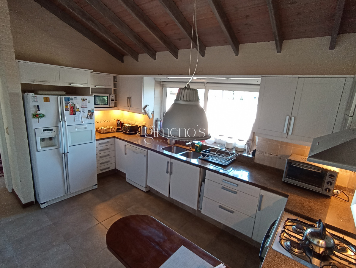 Casa ID.1360 - Casa en Venta de 3 dormitorios en Playa Mansa - Punta del Este