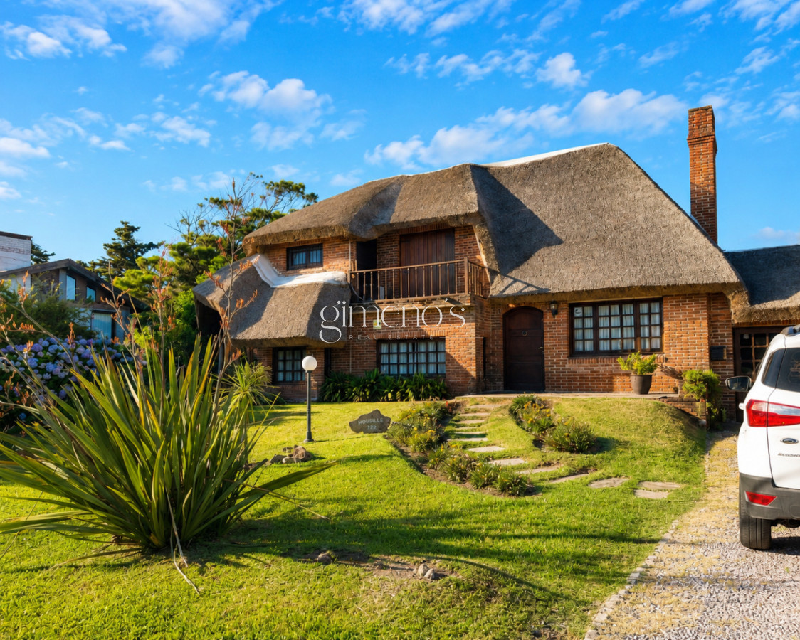 Casa ID.1139 - Hermosa cabaña de 4 dormitorios en venta a metros de Playa Mansa, Punta del Este, Pinares