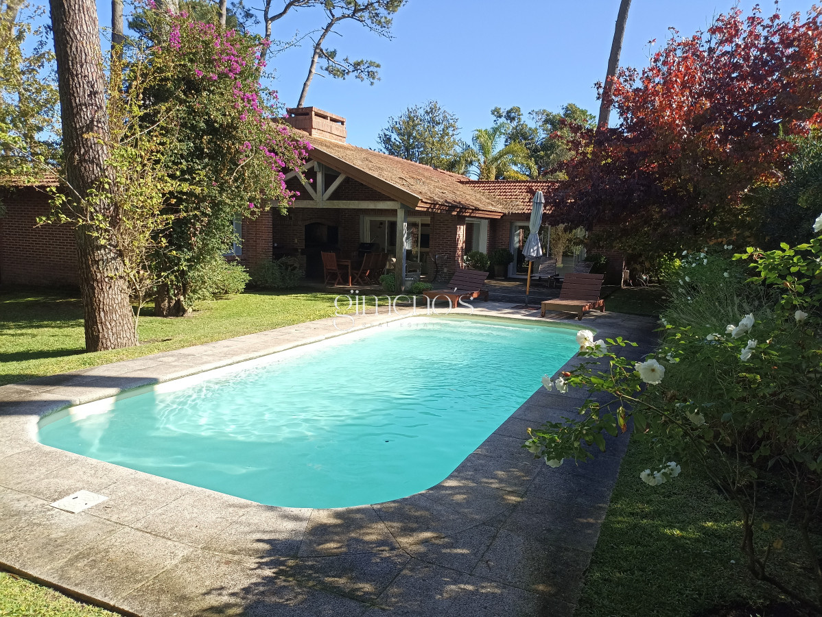 Casa ID.1360 - Casa en Venta de 3 dormitorios en Playa Mansa - Punta del Este