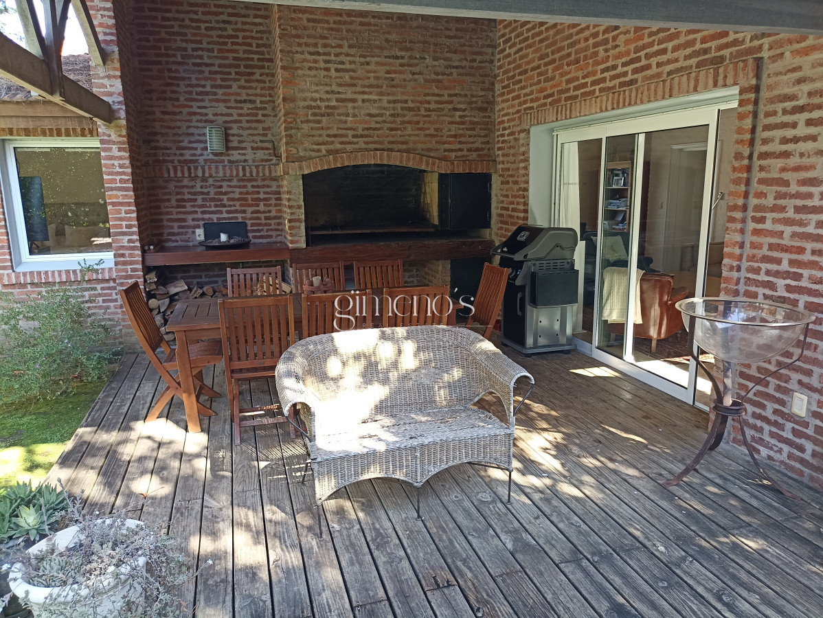 Casa ID.1360 - Casa en Venta de 3 dormitorios en Playa Mansa - Punta del Este