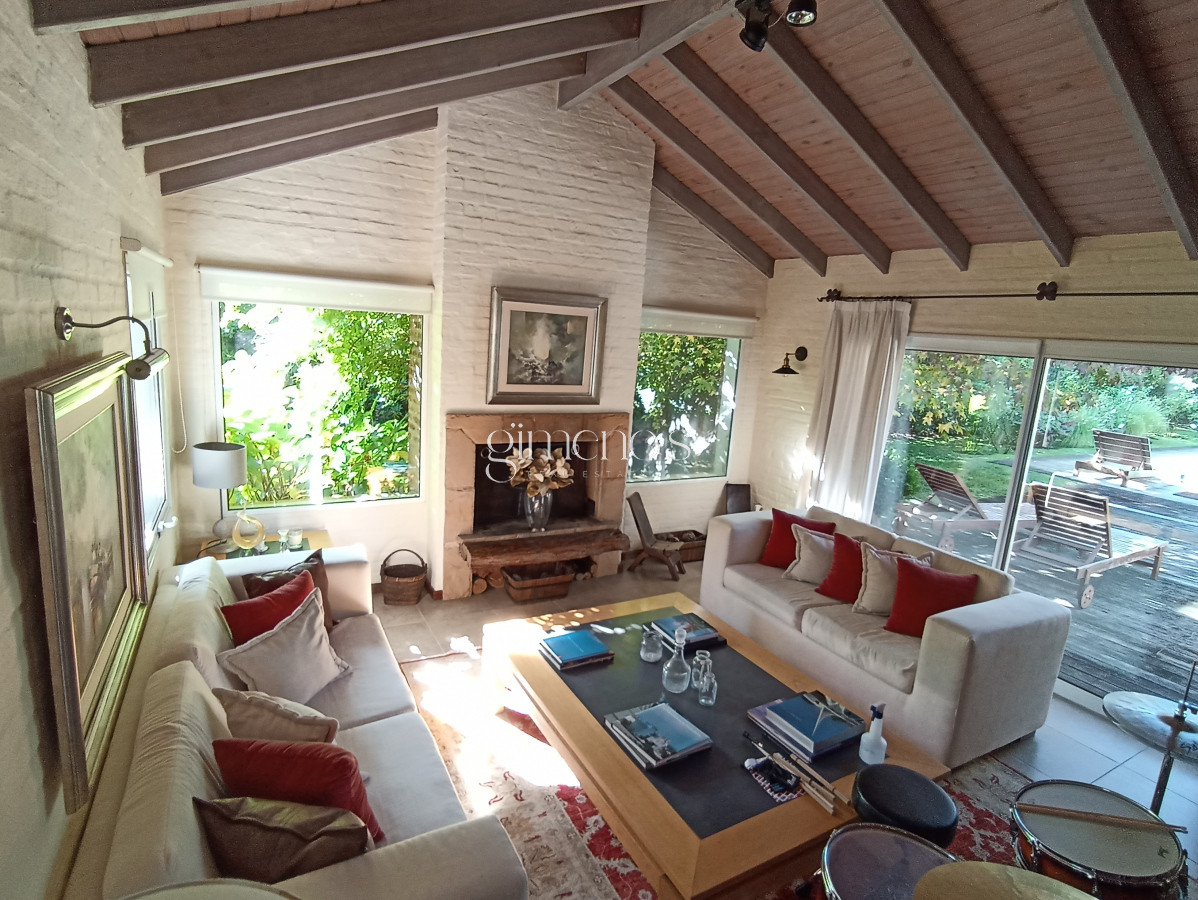 Casa ID.1360 - Casa en Venta de 3 dormitorios en Playa Mansa - Punta del Este