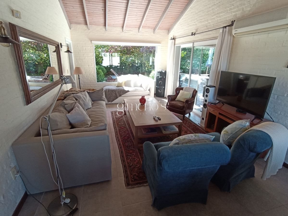 Casa ID.1360 - Casa en Venta de 3 dormitorios en Playa Mansa - Punta del Este