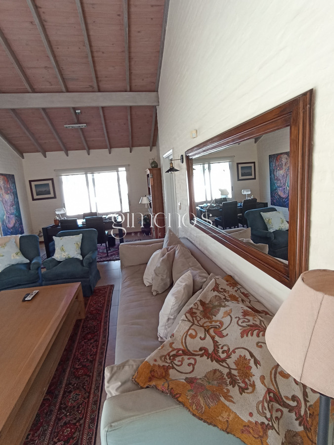 Casa ID.1360 - Casa en Venta de 3 dormitorios en Playa Mansa - Punta del Este
