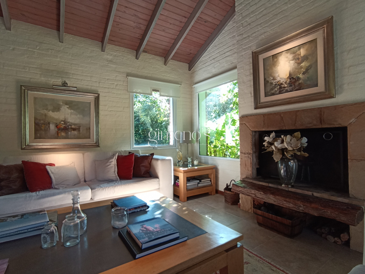 Casa ID.1360 - Casa en Venta de 3 dormitorios en Playa Mansa - Punta del Este