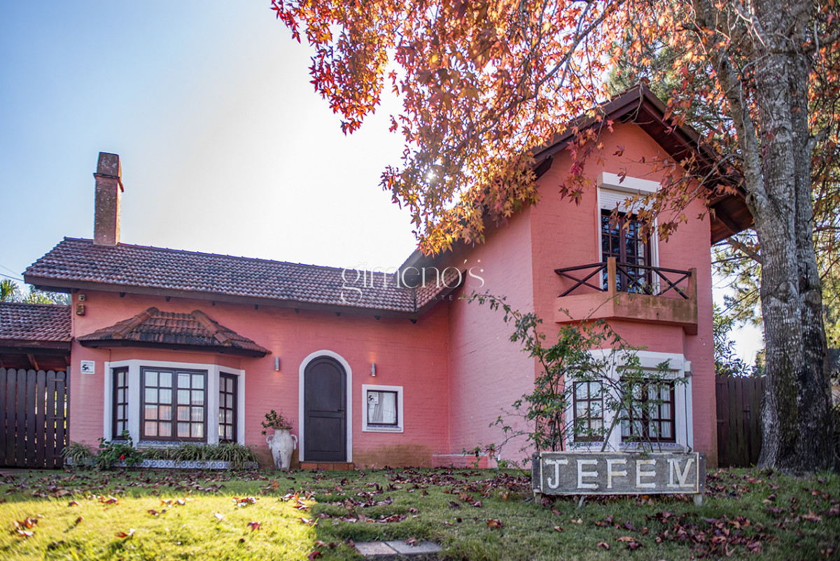 Casa ID.106 - Muy linda casa en venta, zona inmejorable, 3 dormitorios y servicio