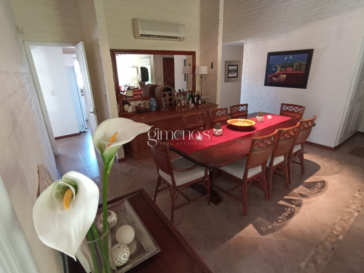 Casa ID.1360 - Casa en Venta de 3 dormitorios en Playa Mansa - Punta del Este
