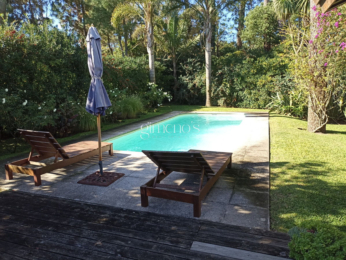 Casa ID.1360 - Casa en Venta de 3 dormitorios en Playa Mansa - Punta del Este