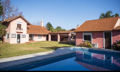 Muy linda casa en venta, zona inmejorable, 3 dormitorios y servicio