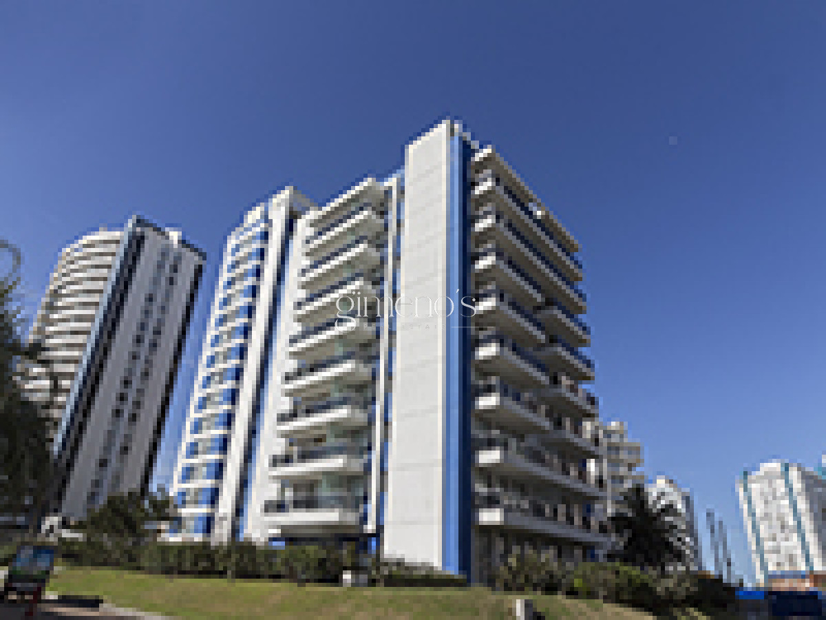 Apartamento ID.1533 - En venta apartamento con agradable vista de 2 dormitorios, en Playa Brava Punta del Este 