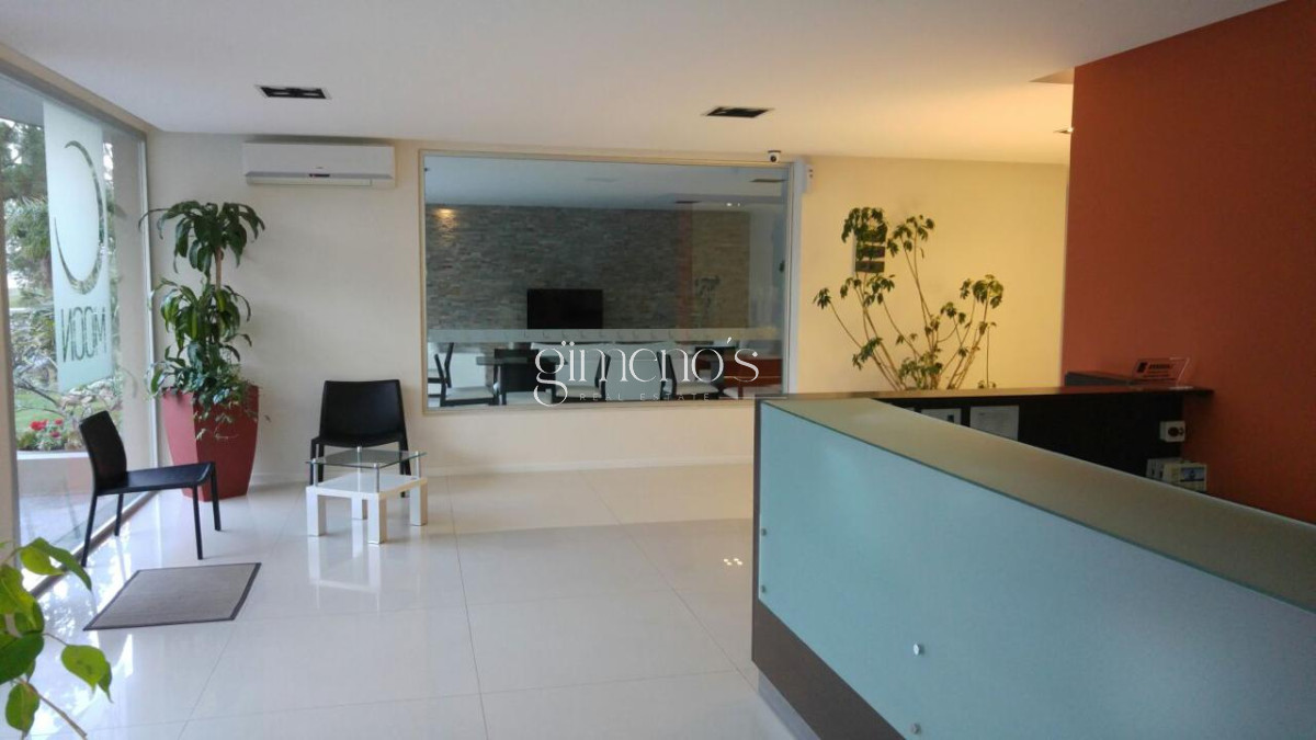 Apartamento ID.1166 - Apartamento en venta de 2 dormitorios en suite en Torre Moon,  Punta del Este