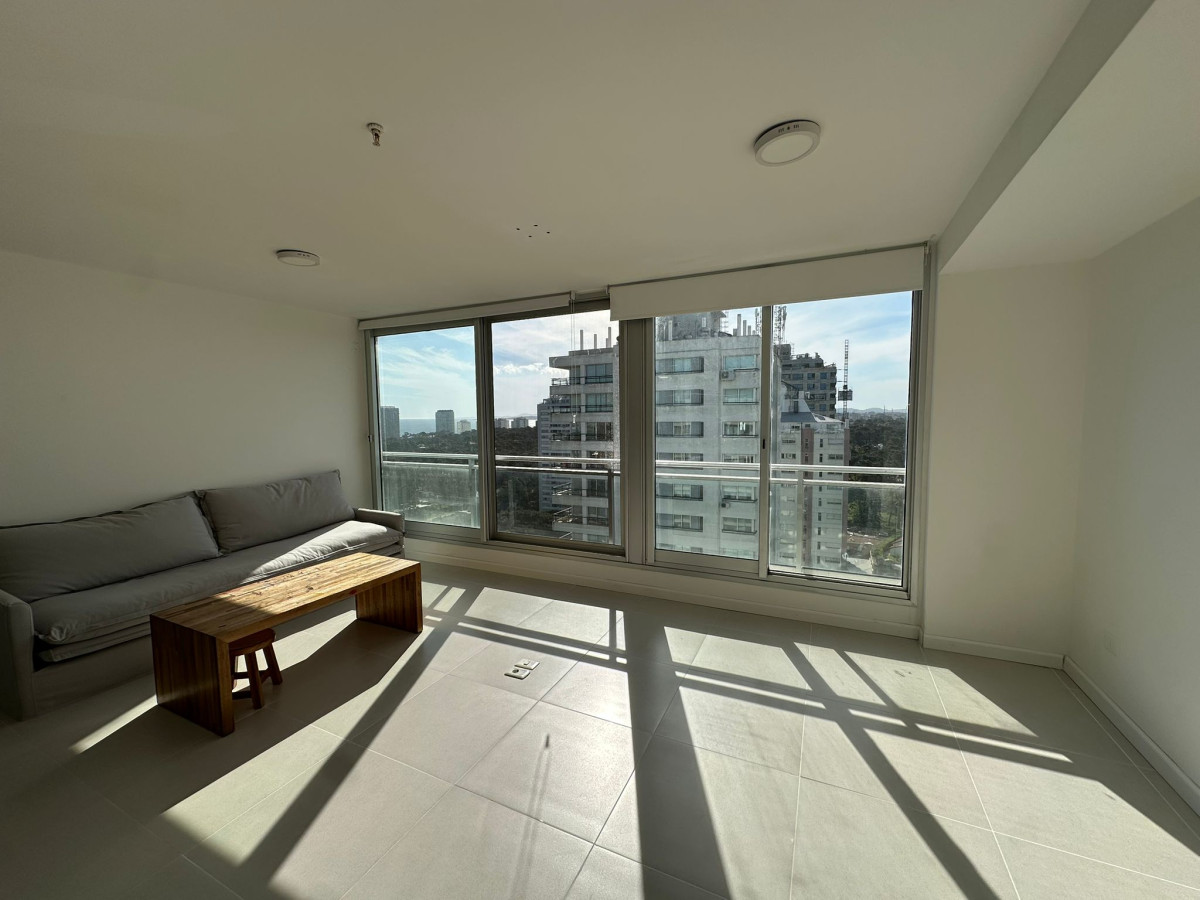 Apartamento ID.162 - Monoambiente en venta en Torre Bellagio, piso alto . Torre nueva con amenities. Punta del Este