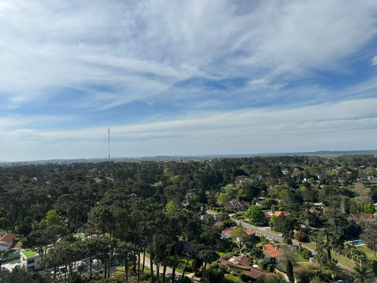 Apartamento ID.162 - Monoambiente en venta en Torre Bellagio, piso alto . Torre nueva con amenities. Punta del Este